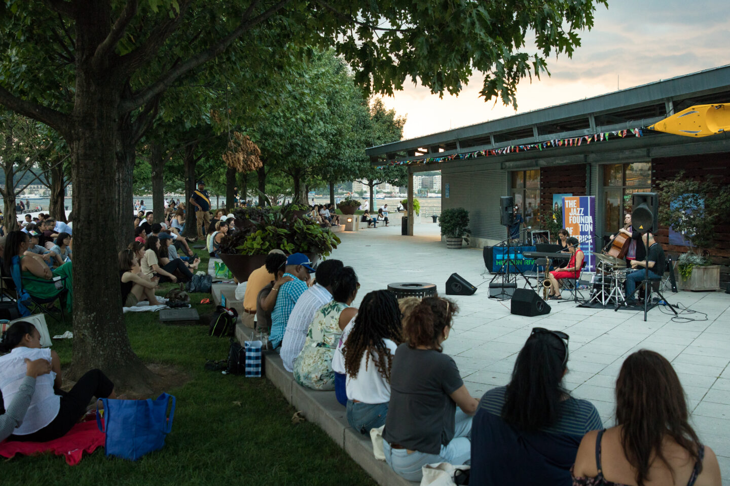Jazz Music soothes the public at Pier 84