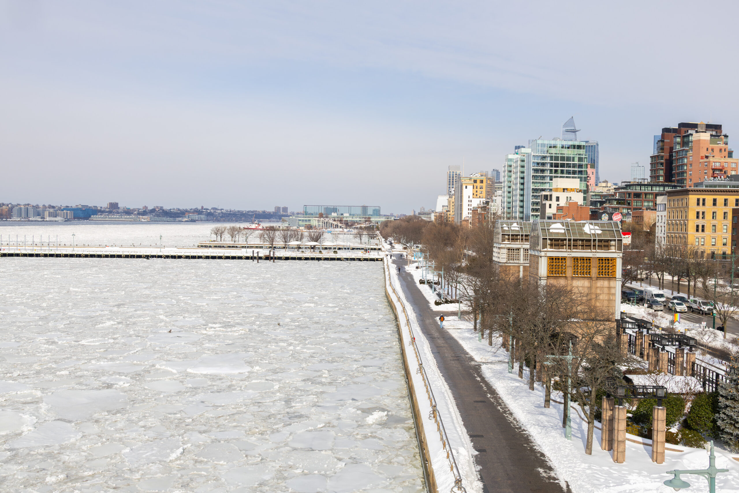 Ice floes in Hudson River photographed from Pier 40
